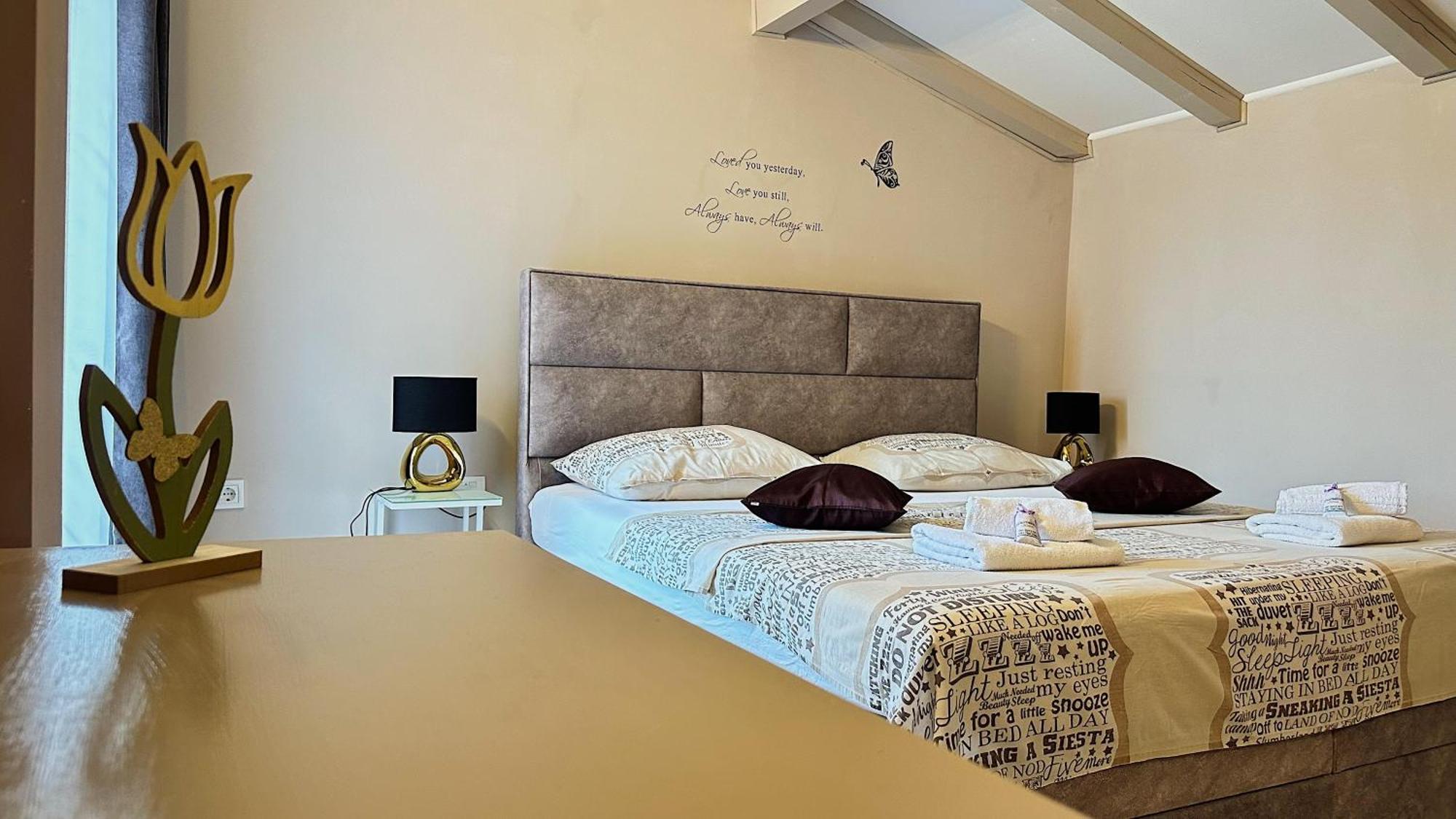 Apartments Matea Tisno Ngoại thất bức ảnh