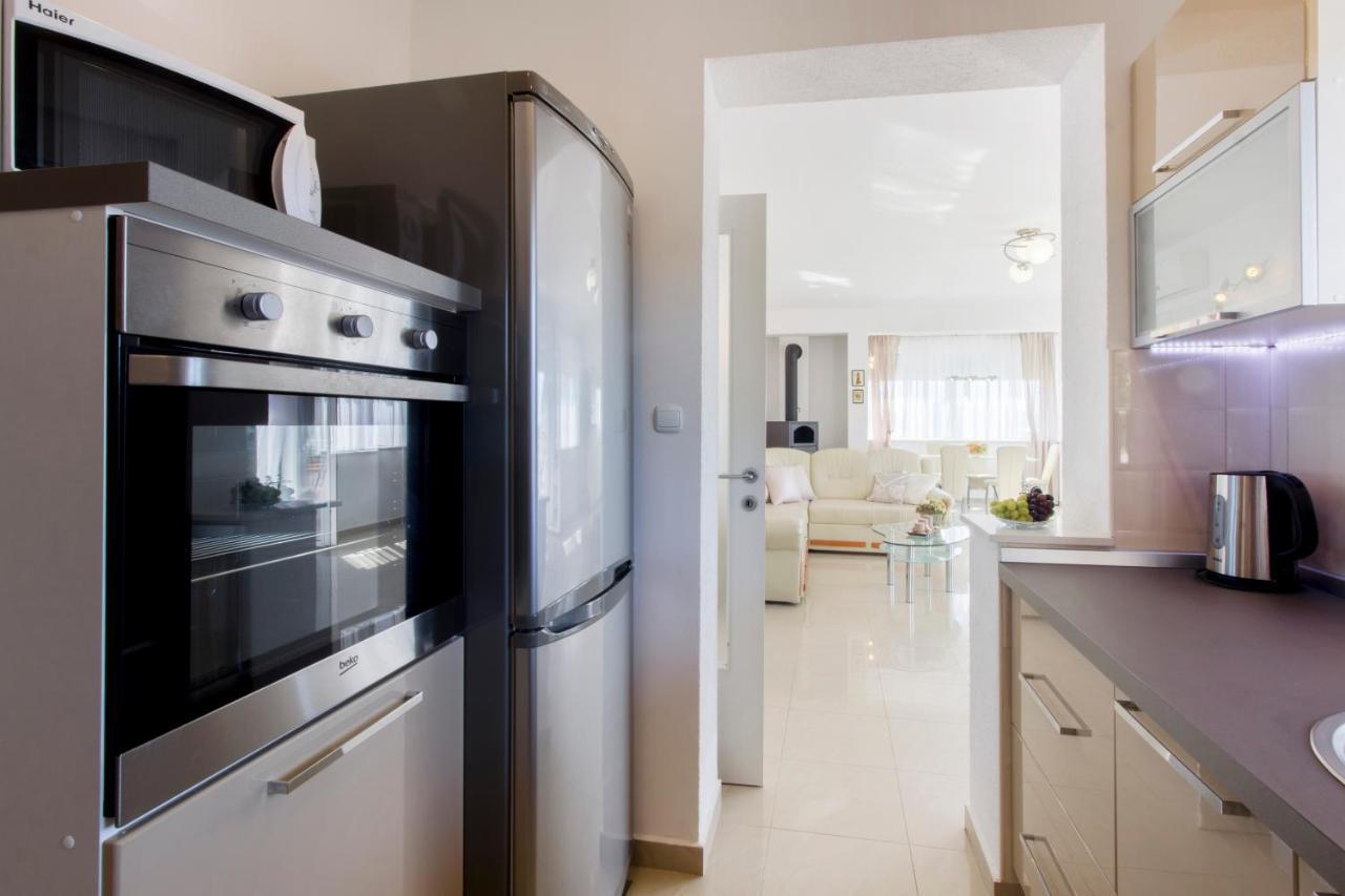 Apartments Matea Tisno Ngoại thất bức ảnh